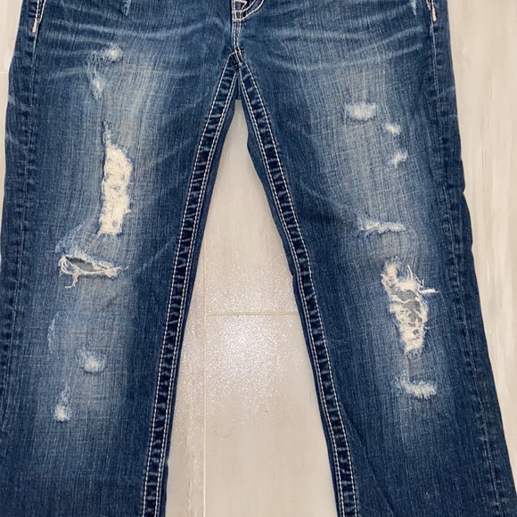 Miss Me Cropped & Manufacturer Distressed, Style: JE5835C, 29x24, EUC, $148 MSRP - Picture 12 of 12